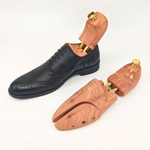 cedar shoe tree